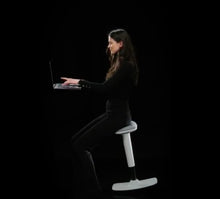 Concepts by Braida Sgabello Leo Girevole Made in Italy. Oscillante con Seduta Attiva Ergonomica, Regolabile in altezza da 53cm a 76cm. Colore Rosso-Grigio