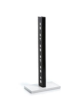 Portabottiglie da terra in metacrilato su base in legno laccata bianca. Disponibile nei colori: trasparente, satinato Contiene 12 bottiglie. Da terra