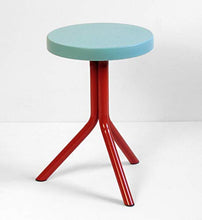 Sgabello design Made in Italy Quattroviti Lifetools (Rosso e azzurro) - sgabello basso (h 50 cm) per bagno e cucina con tre punti di appoggio e seduta in silicone sfoderabile e lavabile