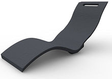 Chaise Longue colore Antracite da terra ARKEMA S010-7016 Sedia sdraio realizzata in polietilene ad alta densità con superficie effetto pietra Lettino prendisole Resiste agli UV, alla salsedine e al calcare Ergonomica leggera e facilmente igenizzabile
