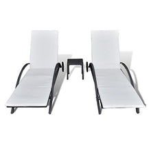 Festnight 3 Pz Set Lettino da Sole,Lettino Prendisole da Giardino Esterno con Tavolino in Polirattan Marrone/Nero Reclinabile con Ruote e Braccioli,Sedia a Sdraio da Giardino Esterno in Polirattan