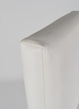 Tommychairs - Set 4 sedie modello Luisa per cucina bar e sala da pranzo, robusta struttura in legno di faggio verniciata bianco, seduta e schienale imbottiti e rivestiti in pelle artificiale bianco