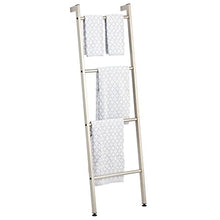 mDesign Elegante Scala a pioli da appoggio per Il Bagno – Moderno Porta Asciugamani Bagno in Metallo con 4 Ripiani – Porta salviette Bagno per Asciugamani, Vestiti o giornali – Beige