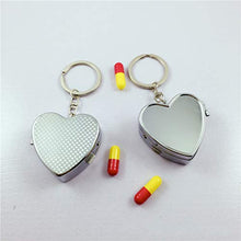DOITOOL - Contenitore per pillole da viaggio, 1 pezzo, a forma di cuore, in metallo, 2 scomparti per medicine, contenitore per vitamine per viaggi all'aperto