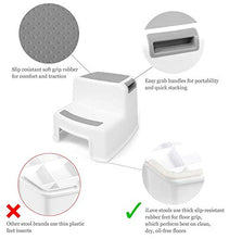 HomDSim - Sgabello per bambini per il bagno, per imparare a usare il WC, antiscivolo, con impugnatura morbida, per la sicurezza in bagno, sgabello per il bagno e la cucina, Polipropilene, Grey, 1 confezione