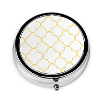 Quatrefoil - Contenitore rotondo per pillole, 3 scomparti, in metallo, per medicine, vitamine, colore: bianco