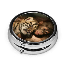 Scatola rotonda per medicina portatile, mini pillole in metallo, dispenser per pillole tascabili, borsa da viaggio, regalo per tigre, orango e amici