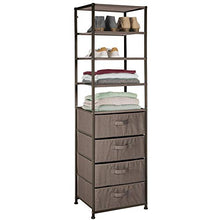 mDesign Armadietto e scaffale multiuso con 4 cassetti e 4 ripiani – Organizer in metallo e fibra sintetica – Cassettiera ideale per camera da letto, corridoio o cameretta – marrone scuro
