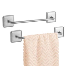 mDesign Set da 2 portasciugamani da bagno senza montaggio – Barra porta asciugamani adesiva per salviette, asciugamani per sauna e degli ospiti – Appendi asciugamani da parete in acciaio – Argento