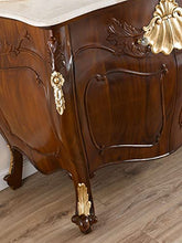 Simone Guarracino Luxury Design Comò e specchio Anderson stile Barocco Inglese arredo bagno bombato noce e foglia oro marmo crema pomelli Crystal Sw