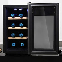 Cecotec Cantinetta Grand Sommelier 800 CoolWood. 8 bottiglie, capacità di 25 l, porta in vetro con telaio in acciaio inox e ripiani in legno, pannello touch e display a LED.