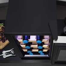 Cecotec Cantinetta Grand Sommelier 800 CoolWood. 8 bottiglie, capacità di 25 l, porta in vetro con telaio in acciaio inox e ripiani in legno, pannello touch e display a LED.