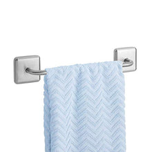 mDesign Set da 2 portasciugamani da bagno senza montaggio – Barra porta asciugamani adesiva per salviette, asciugamani per sauna e degli ospiti – Appendi asciugamani da parete in acciaio – Argento