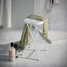 GEDY Sgabello bagno richiudibile, Misure e peso: 46,5X26X28 CM & 1,156 KG, Sgabello richiudibile in metallo e resine, Finitura bianca, Design R&S Gedy, 2 anni di garanzia