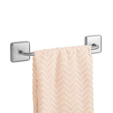 mDesign Set da 2 portasciugamani da bagno senza montaggio – Barra porta asciugamani adesiva per salviette, asciugamani per sauna e degli ospiti – Appendi asciugamani da parete in acciaio – Argento