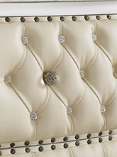 Simone Guarracino Luxury Design Comò e Specchio Ramirez Stile Barocco Decapé arredo Bagno bombato Avorio e Foglia Oro Marmo Crema Ecopelle Champagne Bottoni e pomelli Crystal SW