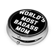 Badass Mom - Contenitore rotondo per pillole a 3 scomparti, in metallo, per medicina e vitamine, per viaggi all'aperto