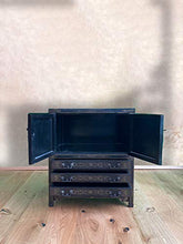 Cassettiera asiatica (41 x 61 x 71 cm) in narghilè – Nero – con noccioli in pietra ollare intagliati