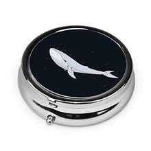 The Whale in The Night - Contenitore rotondo per pillole, 3 scomparti, in metallo, per medicina e vitamine, per viaggi all'aperto