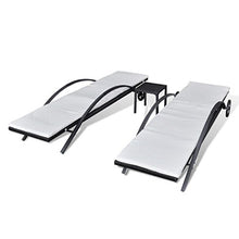 Festnight 3 Pz Set Lettino da Sole,Lettino Prendisole da Giardino Esterno con Tavolino in Polirattan Marrone/Nero Reclinabile con Ruote e Braccioli,Sedia a Sdraio da Giardino Esterno in Polirattan