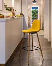 Kave Home – Sgabello da bar Nolite senape 75 cm con schienale e gambe in acciaio effetto legno