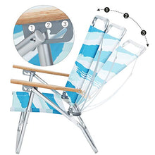 SONGMICS Sedia da Spiaggia Portatile con Schienale Alto e Reclinabile in 3 Posizioni, Spiaggina Pieghevole con Braccioli in Legno, Portata 150 kg, Strisce Blu Verdi e Bianche GCB66UW