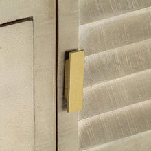 SKM Cassettiera Legno Massello di Mango Grigio e Ottone 140x40x80cm