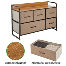 mDesign Elegante cassettiera con 1 cassetto grande e 4 piccoli – Capiente canterano ideale per qualunque stanza della casa – Comò in metallo, legno MDF e tessuto – marrone chiaro