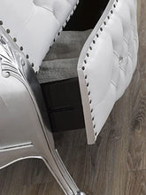 Simone Guarracino Luxury Design Comò e Specchio Ramirez Stile Barocco Moderno arredo Bagno bombato Foglia Argento Marmo Crema Ecopelle Bianca Bottoni e pomelli Crystal SW