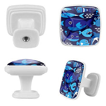 Set di 4 maniglie rotonde per armadio da cucina, credenza, cassettiera, cassettiera, con viti, per cucina, comò, armadietto, bagno, armadio con motivo a squali marini, blu