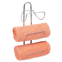 mDesign Porta asciugamani da appendere – Spazioso portasalviette bagno in metallo cromato con 3 ripiani – Appendi asciugamani ideale per bagni di ogni dimensione – argento