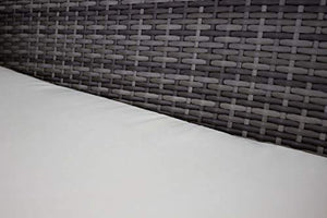 AVANTI TRENDSTORE - Andria - Panca da Giardino a 2 posti con poggiabraccia, in Rattan Sintetico di Colore Grigio con Cuscino compreso. Dimensioni: Lap 110x84x62 cm - Arredi Casa