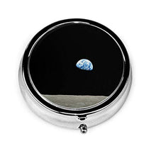 Apollo NASA Moon Mission Earthrise - Contenitore rotondo per pillole con 3 scomparti, in metallo, per medicina e vitamine, per viaggi all'aperto