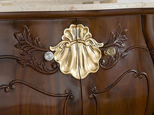 Simone Guarracino Luxury Design Comò e specchio Anderson stile Barocco Inglese arredo bagno bombato noce e foglia oro marmo crema pomelli Crystal Sw