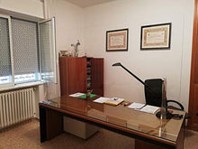 Astroplastic Parafiato Parasputi Paravento Pannello Protezione con feritoia, su Misura - Barriera in plexiglass 4mm Trasparente (Cm Altezza 80 x Larghezza 60)