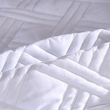 Liveinu Coprimaterasso con 360 Gradi Chiusura a Cerniera Fleece Trapuntato nel Complesso Proteggere Lenzuolo Proteggi Materasso Traspirante, Anallergico Bianco 180x200x25cm