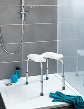 WENKO Sgabello doccia Secura - Sgabello per doccia con apertura igienica, portata 120 kg, Plastica, 46 x 36-46 x 53.5 cm, Bianco