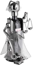 BRUBAKER Portabottiglie Justitia Silver - Supporto per Bottiglie in Metallo - Regalo di Vino con Figura in Metallo per Avvocati, Giudici, Avvocati, Studio Legale - con Biglietto D'auguri