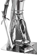 BRUBAKER Supporto per Bottiglie di Vino Justitia con Serpente - Supporto per Bottiglie di Scultura in Metallo - Regalo di Vino con Figura in Metallo per Avvocati, Giudici - con Biglietto D'auguri