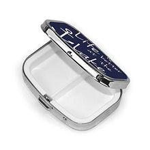 Scatola quadrata per pillole Medicine Case Classy Life is Better at The Lake Fashion Organizer per pillole da viaggio per integratori di vitamine