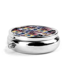 Katarina, portapillole a 3 scomparti per finestre Hundertwassers House Vienna, kit da viaggio di lusso in metallo rotondo argento pulsante pillola dispenser vitamine olio di pesce integratori