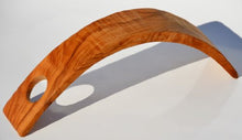 Figura Santa Portabottiglie Vino in Legno d'ulivo Finemente venato. 26,5 x 8 cm. qualità Originale