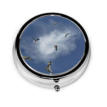 Osprey Fishing Real Sky - Contenitore rotondo per pillole a 3 scomparti, in metallo, per medicina e vitamine, per viaggi all'aperto