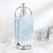 mDesign Piccolo portasciugamani da appoggio perfetto come portasalviette bagno degli ospiti – Appendi asciugamani per il lavello con due anelli – Piccolo porta asciugamani in metallo – cromato