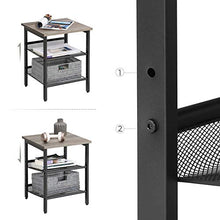 VASAGLE Tavolino per Soggiorno, Comodino in Stile Industriale per Camera da Letto, con 2 Ripiani in Rete Regolabili, Stabile Struttura in Metallo, Montaggio Facile, Greige e Nero LET023B02