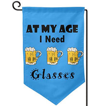 Alla mia età ho bisogno di bicchieri Bandiera della birreria all'aperto Decorazione festiva Bandiera bifacciale 12,5"x 18"
