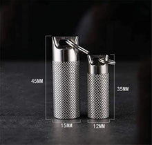 GUOGUODA 2 Pezzi,Mini Bottiglia ermetica Portatile Impermeabile in Titanio,Bottiglia di Emergenza per Sopravvivenza a Secco all'aperto,45 mm * 15 mm + 35 mm * 12 mm