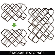 mDesign Scaffale per bottiglie di vino – Bellissimo portabottiglie in metallo per otto bottiglie distribuite su tre livelli – Organizer in metallo da appoggio per bottiglie di vino e altro – bronzo