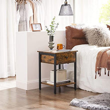 VASAGLE Comodino, Tavolino Divano con Cassetto e Ripiano, Struttura in Metallo, Montaggio Facile, per Camera da Letto Soggiorno, Stile Industriale, Marrone Vintage e Nero LET55BX