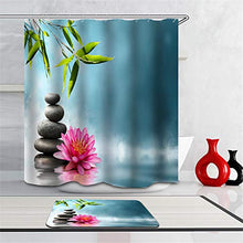Combinazione Bagno. Immagini Chiare E Colori Vivaci Rendono Il Tuo Bagno Pieno di Vita. Accessori da Bagno. bambù. Loto. Acqua del Lago.